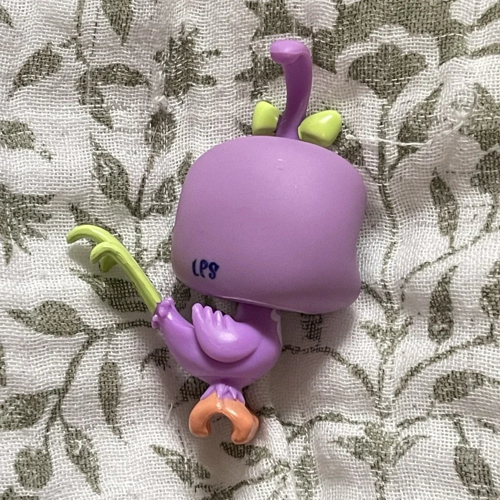Littlest Pet Shop Bird Hasbro Quail Purple #‎ 2639 with blue eyes LPS Bird